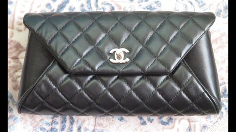 Chanel Fold Up Again Classic Clutch : Overview + What fits